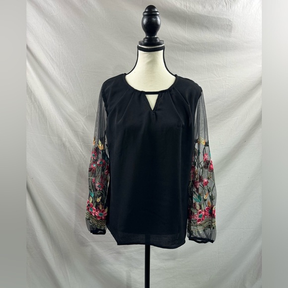 Floral Embroidery Mesh Lockhole Collar Blouse Black - Picture 5 of 8